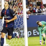 ISTIMEWA SELEBRASI: Striker PSG Zlatan Ibrahimovic merayakan golnya ke gawang Manchester United yang di kawal De Gea.