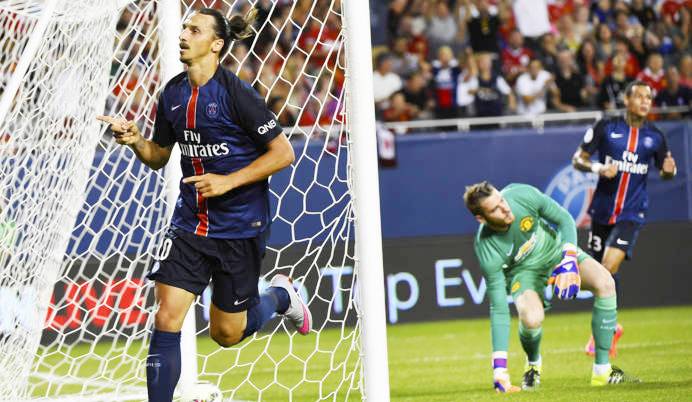 ISTIMEWA SELEBRASI: Striker PSG Zlatan Ibrahimovic merayakan golnya ke gawang Manchester United yang di kawal De Gea.
