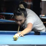 INCAR LUBANG: Pebiliar putri berkonsentrasi dalam seleksi menuju pelatiah jelang PON XIX mendatang. Level pebiliar putri masih jauh dari putra.