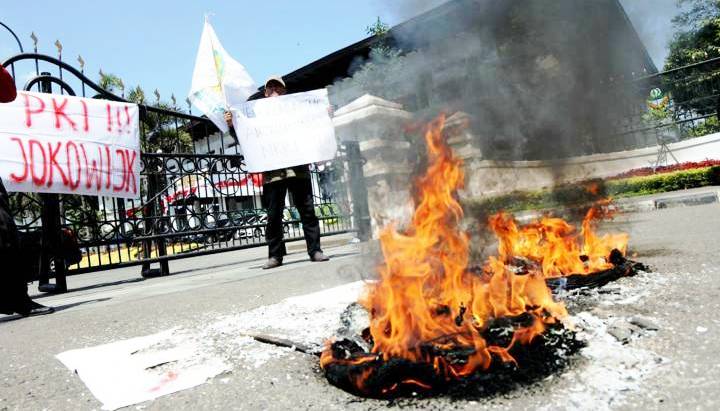 Demo tolak kemunis