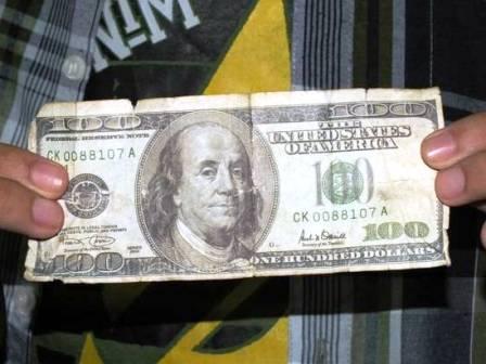 Rupiah Lemah, Dollar Palsu Meneror Rupiah Lemah, Dollar Palsu Meneror