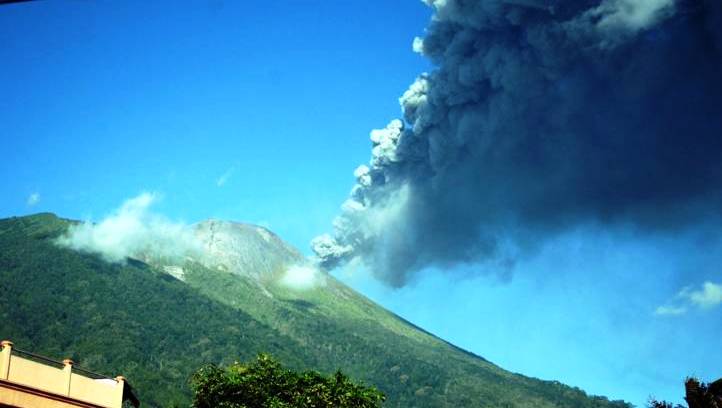 Gunung Gamalama Meletus Gamalama