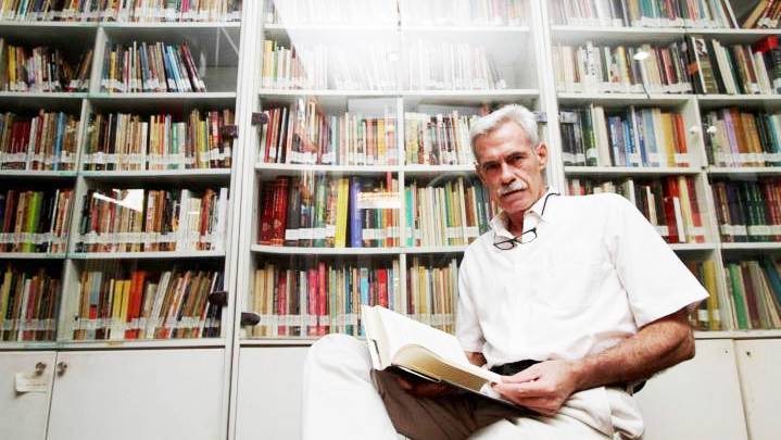 Buku Favorit Krakatau dan Nyanyi Sunyi Seorang Bisu John H McGlynn