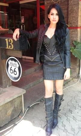 Kartika Putri Lengkapi Hidup dengan Mengangkat Anak Kartika Putri