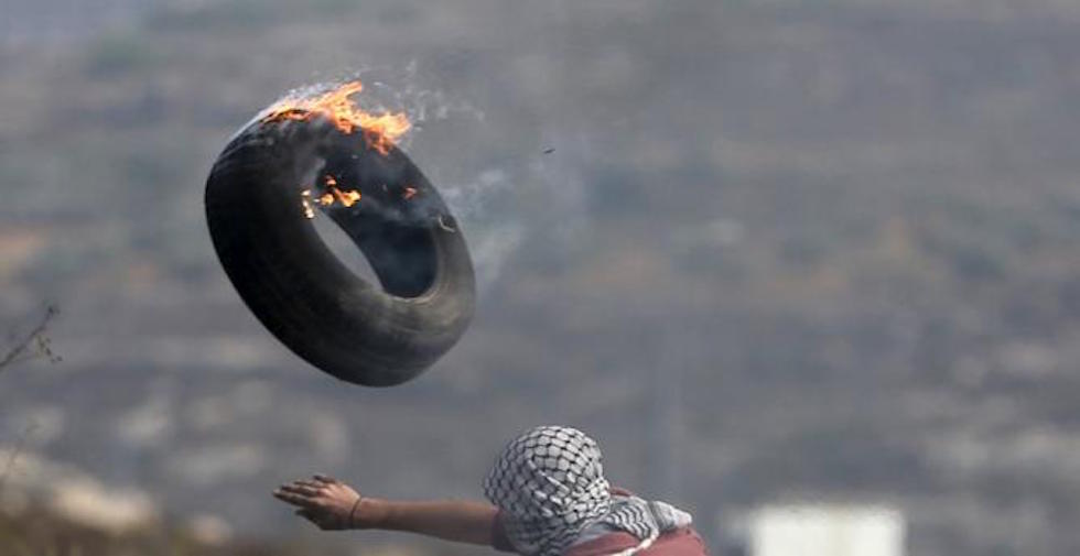 Warga Palestina Bakar Kuil Yahudi di Kompleks Makam Nabi Yusuf Warga Palestina Bakar Kuil Yahudi di Kompleks Makam Nabi Yusuf