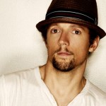 Empat Tahun Pacaran, Jason Mraz Lepas Masa Lajang