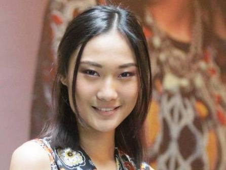 Ayu Gani : Kacamata Jadi Obat Cantik Ayu Gani