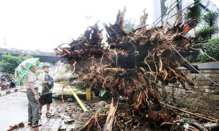 Bandung Dilanda Badai