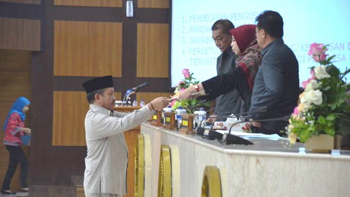 Dewan Rapat di Hotel Mewah Hasil Kepurtusan Perubahan Raperda