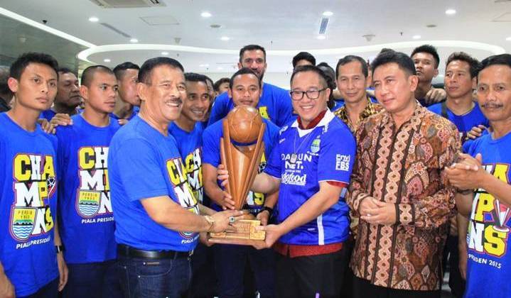 Indosat Beri Apresiasi kepada Seluruh Pemain Persib Bandung Indosat - persib