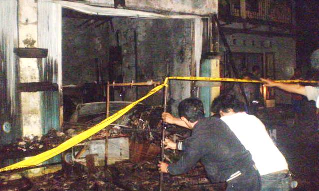Dua Toko Ludes Terbakar