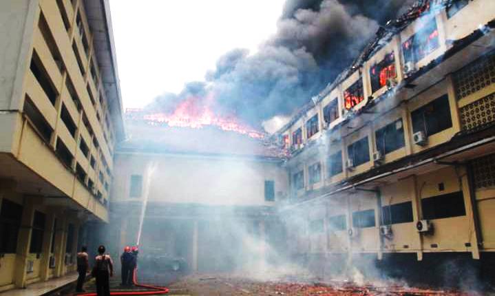 Gedung B Mapolda Jateng Ludes Terbakar