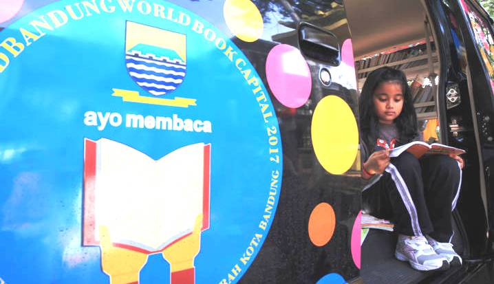 Mobil Perpustakaan keliling