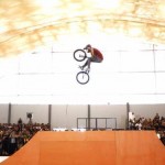 Taufan saat melakukan truk no handler