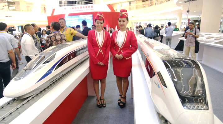 PAMERAN-KERETA-CEPAT