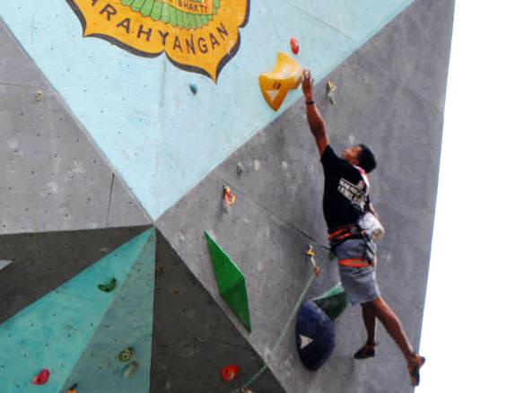 Panjat Tebing Siap Bangkit Panjat Tebing