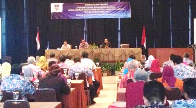 Pelaporan Keuangan Harus Gunakan Sistem Aktual Pelaporan Keuangan Harus Gunakan Sistem Aktual