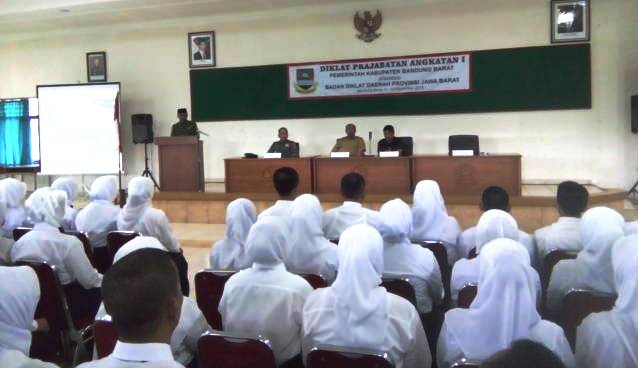 Bupati Ingin PNS Tingkatkan Etos Bupati Ingin PNS Tingkatkan Etos