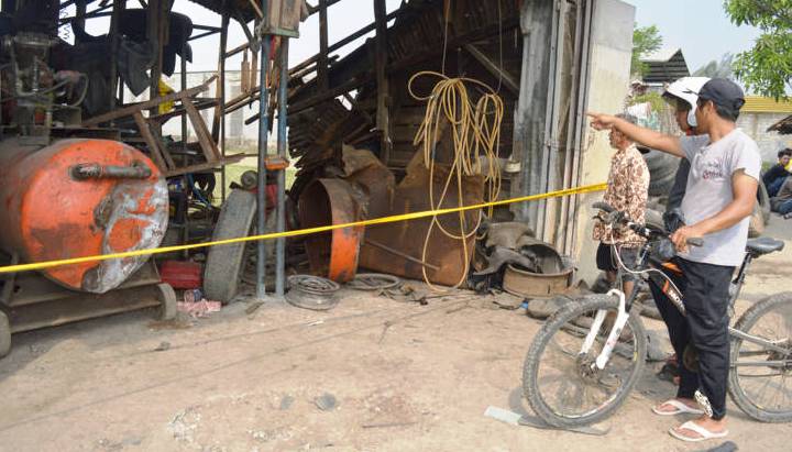 Warga Dikagetkan dengan Ledakan Menyerupai Bom Warga Dikagetkan dengan Ledakan Menyerupai Bom