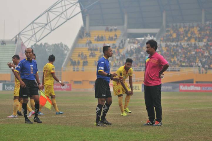 Wasit Bermasalah Haram Pimpin Babak Delapan Besar