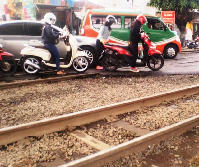 Rel Cimindi Rawan Kecelakaan