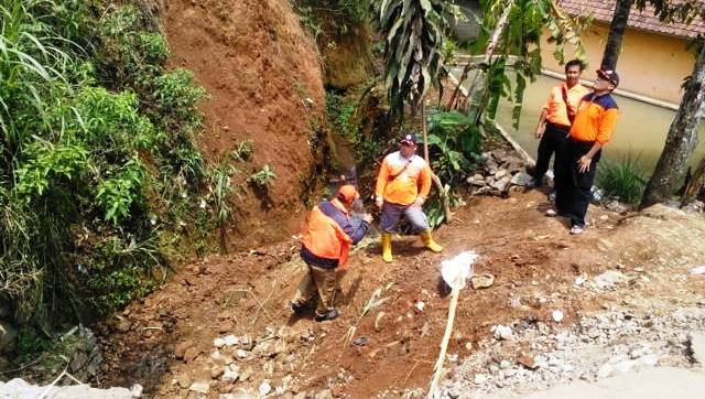 4 Lokasi Longsor Sehari Jembatan Mandalasari Amblas