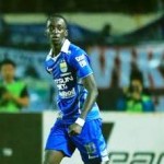 Konate Jadi Striker