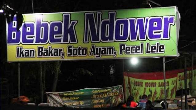 Dari Ayam Lepas hingga Kenangan Mantan Kedai-Aneh-Bebek-Ndower -