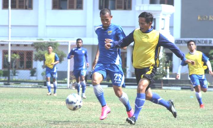 Djanur Bantah Kepindahan Konate Latihan Persib