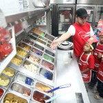 100 Anak Belajar Cara Membuat Pizza