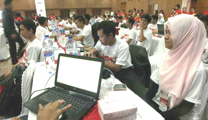 Pecahkan Rekor Dunia Pembuat Aplikasi Terbanyak Pecahkan Rekor Dunia Pembuat Aplikasi Terbanyak