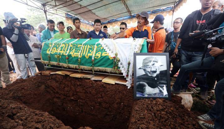 Belum Sempat Melihat Film Si Unyil Tiga Dimensi Pemakaman-Pak-Raden