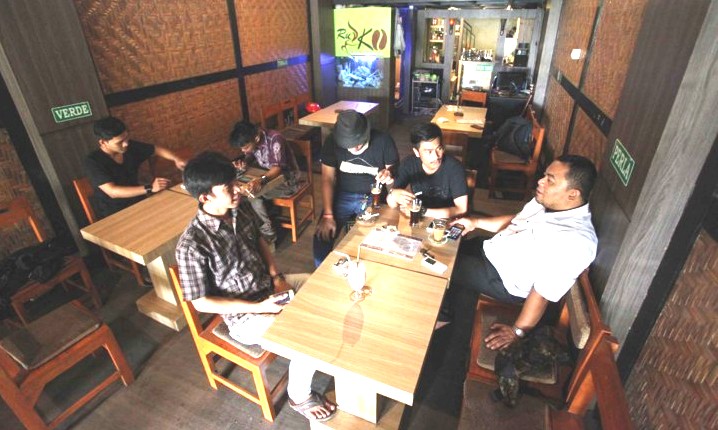 Bersantai di Rumah Kopi Rumah kopi