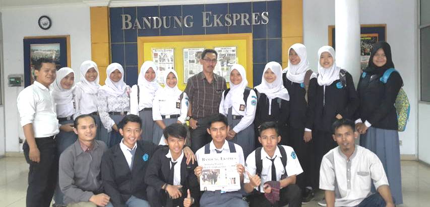 SMA Plus PKN Cileunyi Belajar Keredaksian