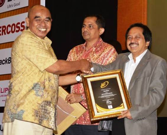 Smartfren Raih The Best 4G Service Provider di Indonesia Golden Ring Award 2015 Smartfren