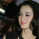 Julie Estelle Latihan Pegang Senjata