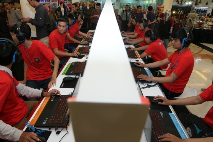 Kompetisi Berbasis Laptop dan Desktop Lenovo Gaming League