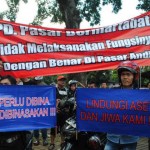 Demo pedagang pasar andir