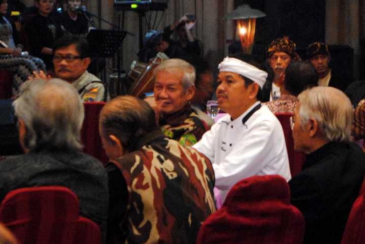 FPI Tuduh Dedi Lakukan Penistaan Agama Bupati Purwakarta Hadiri Ultah AMS