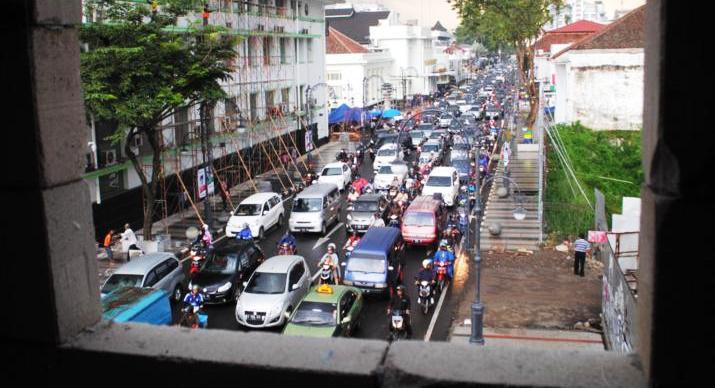 Sinergitas Parkir Dan Angkutan Massal macet