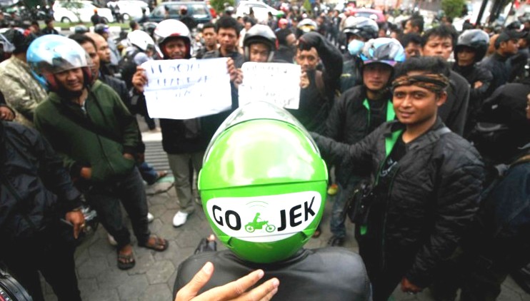 pada 10 September 2022 nanti tarif ojol dan angkutan umum resmi naik. Kenaikan tarif ojek online atau ojol berlaku pukul 00.00 WIB hari Sabtu.