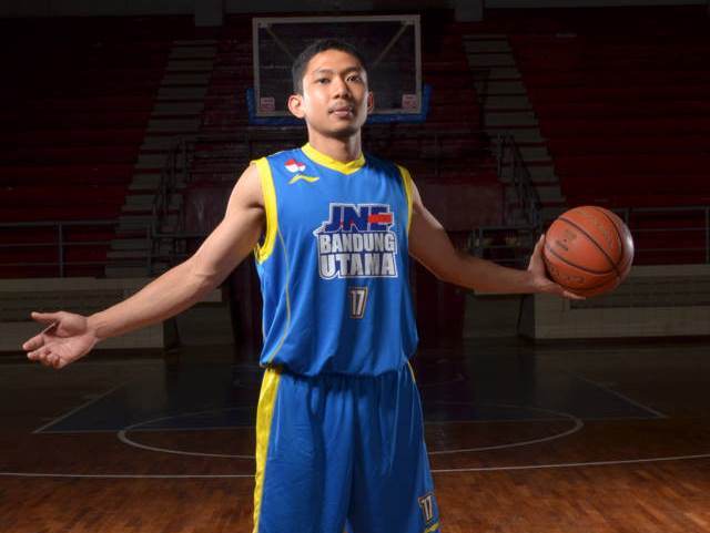 Terpacu dengan Suntikan Semangat Coach Ocky JNE Bandung Utama