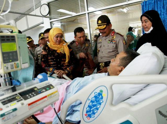 Mensos dan Kapolri Jenguk ke Rumah Sakit