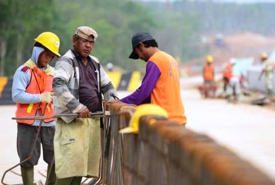 Warga Protes Rumahnya Rusak