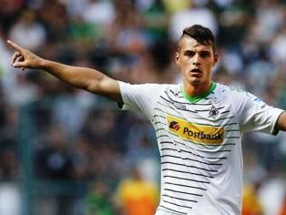 Arsenal Berebut Xhaka dengan Liverpool Granit Xhaka