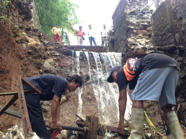 Perbaiki Irigasi Jebol Hari Ini tanggul jebol