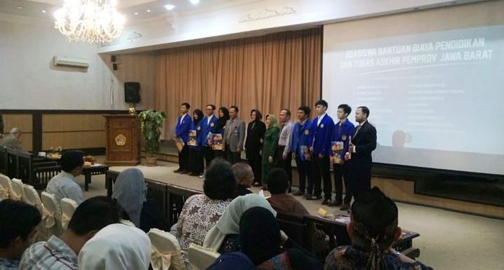 900 Mahasiswa Unikom Terima Beasiswa Beasiswa Unikom