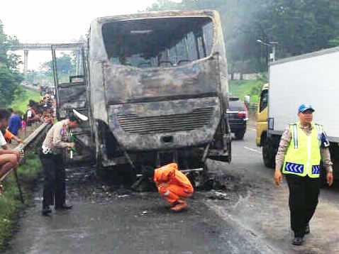 bus budiman kebakaran