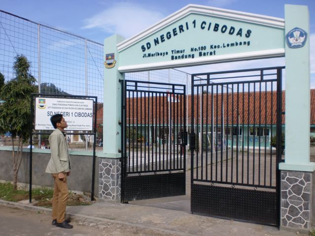 sekolah dasar di Desa Sutenjaya