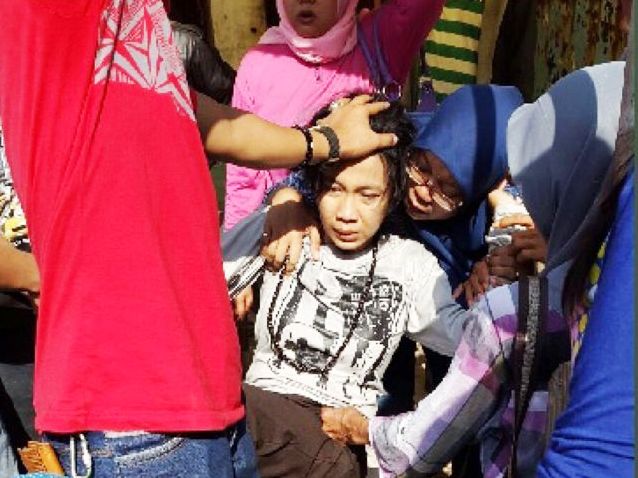 Satu Pabrik Kesurupan Massal C_Sepabrik-Garmen-Kesurupan-Massal -